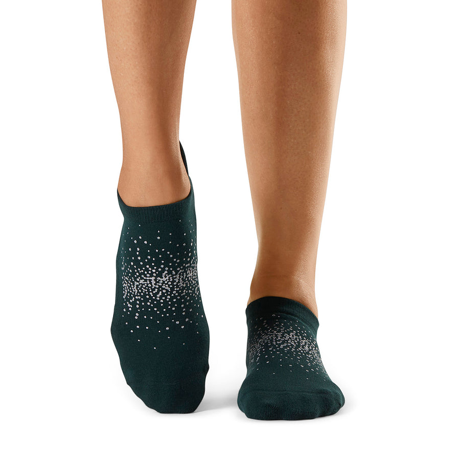 Tavi Noir Women's Savvy Non-Slip Socks, Medium, Blushing Barbie :  : Clothing, Shoes & Accessories
