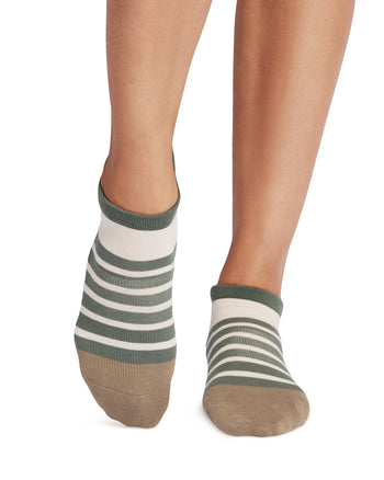 Savvy Grip Socks | Socks > Grip | Tavi – ToeSox | Tavi | Vooray