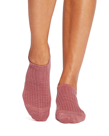Savvy Breeze Grip Socks | Socks > Grip | Tavi – ToeSox | Tavi | Vooray