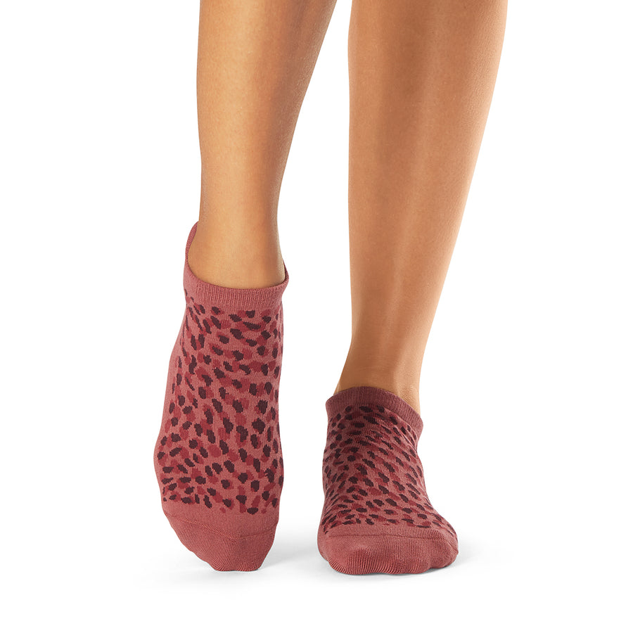 Pilates Grip Socks: The 10 Best Grippy Socks for Pilates and Barre