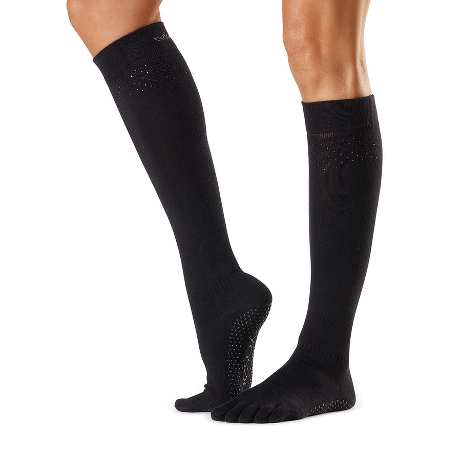 Full Toe Scrunch Knee High Grip Socks * – ToeSox, Tavi